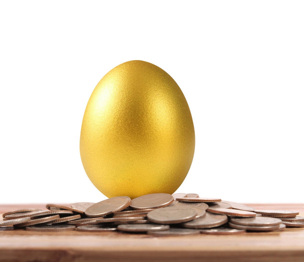 Conceito de estoque de investimento de ovos de ouro - Foto, Imagem
