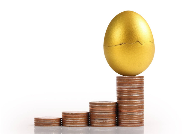 Conceito de estoque de investimento de ovos de ouro - Foto, Imagem