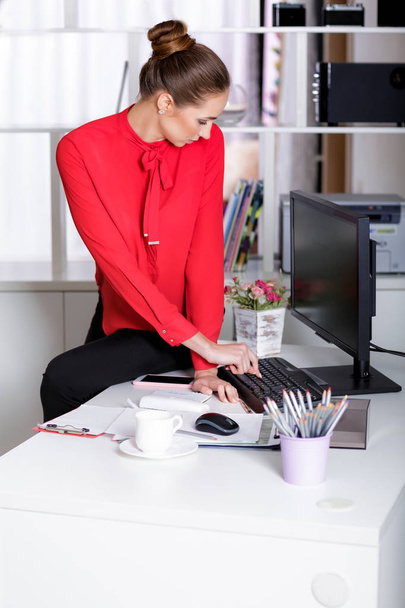business woman working in the office - Photo, Image