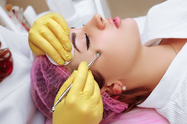 Professional cleansing of acne in a beauty salon. - Photo, Image