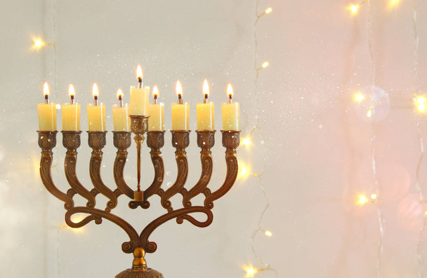 a zsidó ünnep a Hanukkah menorah (hagyományos kandeláberek háttér kép) - Fotó, kép