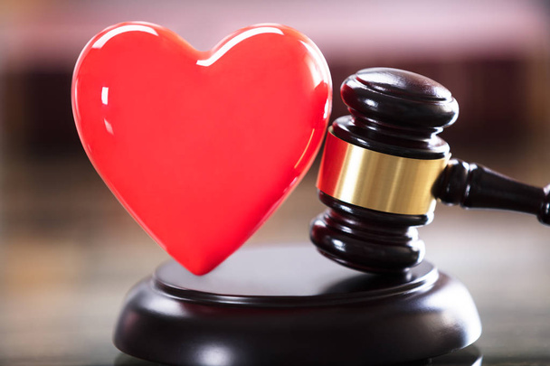 Red Heart And Gavel - 写真・画像