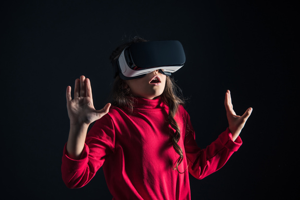 Yllättynyt lapsi VR kuulokkeet
 - Valokuva, kuva