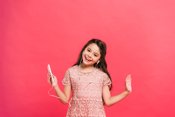 Criança feliz com smartphone
 - Foto, Imagem