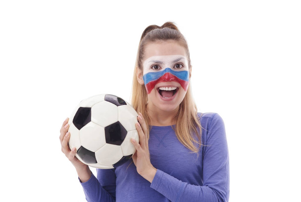 Πορτρέτο του γυναικείου ποδοσφαίρου ανεμιστήρα με βαμμένο πρόσωπο  - Φωτογραφία, εικόνα