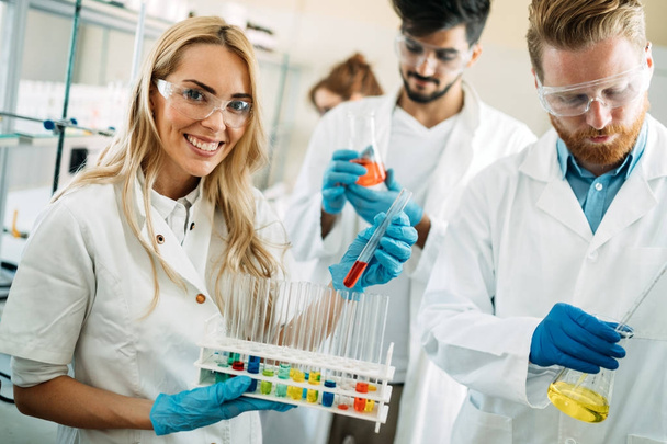  students of chemistry working in laboratory - Foto, immagini