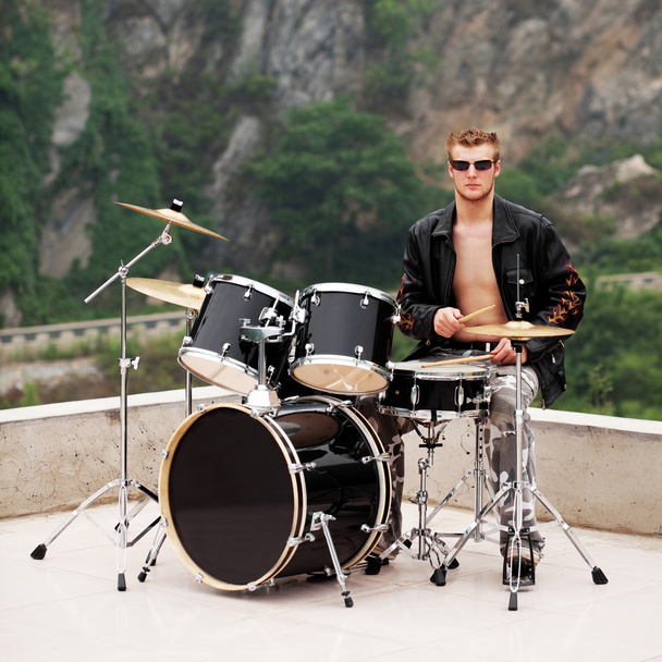 Drummer playing drums - Zdjęcie, obraz