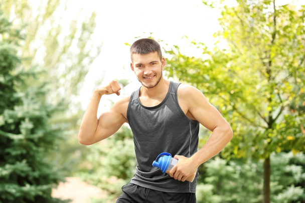 Handsome young man with protein shake - Foto, Bild