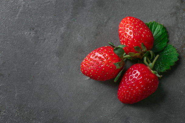 Fresh ripe strawberries  - Fotografie, Obrázek