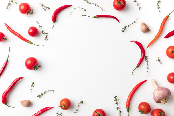 koło z Red Hot chili peppers i pomidory  - Zdjęcie, obraz