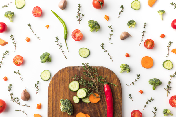 wooden board with vegetables - Фото, изображение