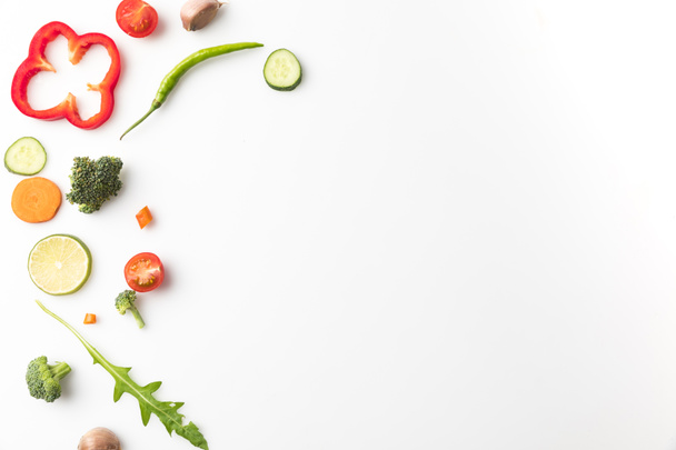 Gemüse für Salat schneiden - Foto, Bild