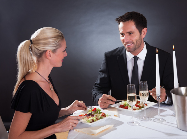 Romantic couple at the restaurant - Foto, immagini