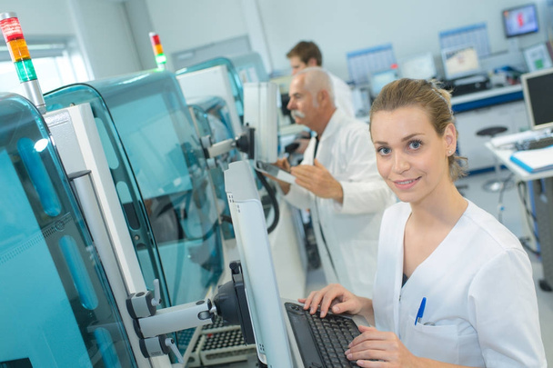 portrait of female laboratory technician using keyboard - Foto, Imagen