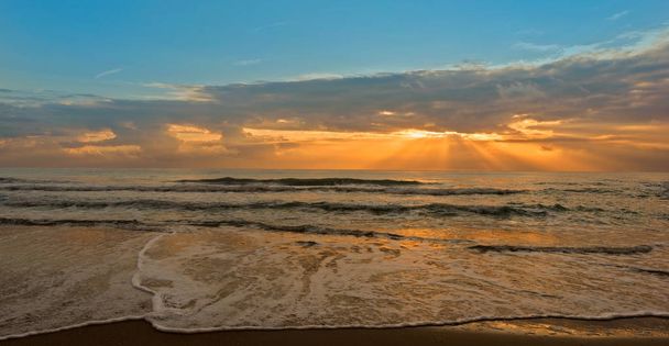 При сходом сонця, Castellon, узбережжя Benicasim - Фото, зображення