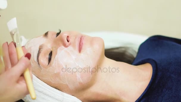facial peels at the salon - Footage, Video