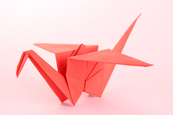 Origami crane on pink background - Foto, imagen