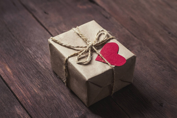 Подарочная коробка с сердцем
 - Фото, изображение