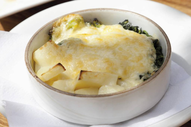 Potato-spinach gratin in bowl plate - Foto, immagini