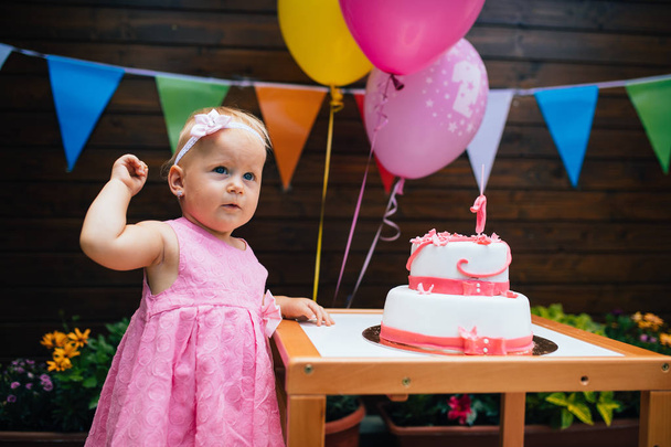 little girl at birthday party - Фото, зображення