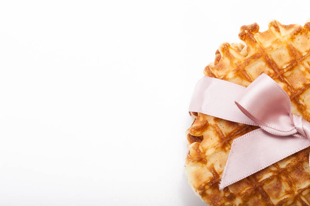 Waffles tied with a ribbon and sprinkled with sweet heart - Foto, Imagem