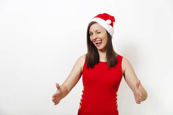 Pretty caucasian happy woman wearing red dress and Christmas hat - Foto, afbeelding
