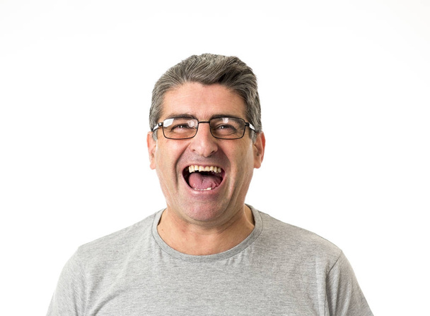 valkoinen mies 40-50 vuotias hymyilevä onnellinen osoittaa mukava ja posi
 - Valokuva, kuva