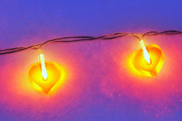 Огни феи в снегу в форме сердца
 - Фото, изображение