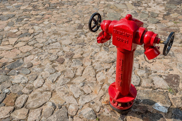 červený požární hydrant - Fotografie, Obrázek