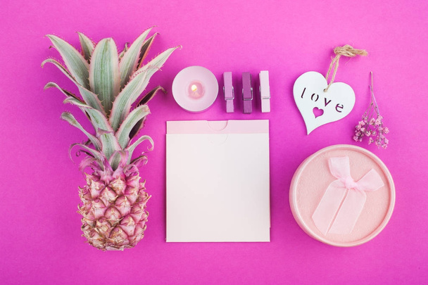 Rózsaszín ananász, üres feljegyzéseket, Pink  - Fotó, kép