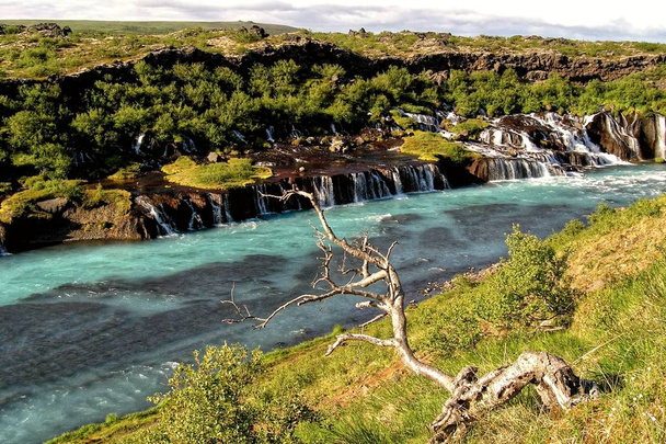 Island v zemi Vulkánci, horké prameny, Ice, vodopády, nevyslovené počasí, cigára, ledovce, silné řeky, krásné barevné přírody, lagun, úžasných zvířat, Aurora, láva, Tundra, gejzíry - Fotografie, Obrázek