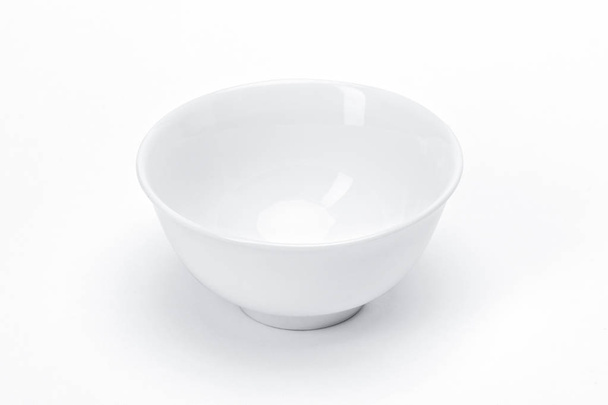 порожній шаблон порцелянового посуду для вашого дизайну, біла керамічна миска для білого фону супу
 - Фото, зображення