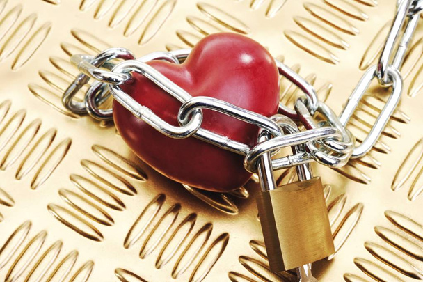 red Heart in chains and padlock - Fotografie, Obrázek