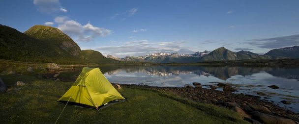 Tent at the Vatnfjorden, Austvagoeya Island, Lofoten Islands, Norway, Scandinavia, Europe - Fotoğraf, Görsel