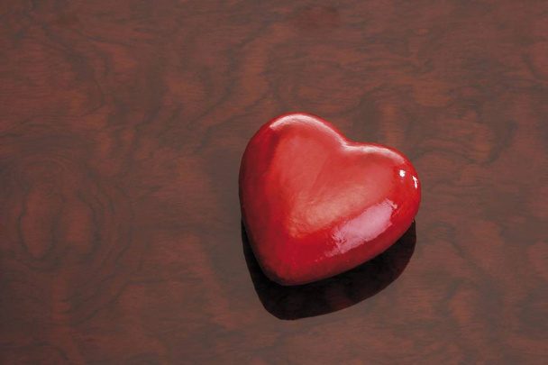 Heart on a wooden surface - Foto, Imagem