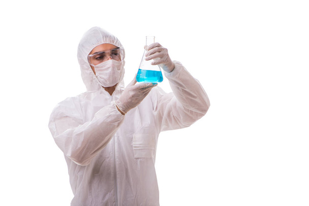 Vegyész elszigetelt fehér ba radioaktív anyagokkal dolgozik - Fotó, kép