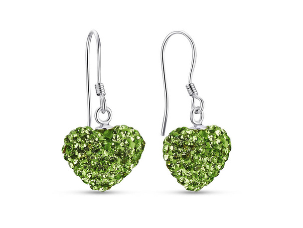 Pendientes en forma de corazón con cristales verdes sobre fondo blanco, joyas
 - Foto, imagen