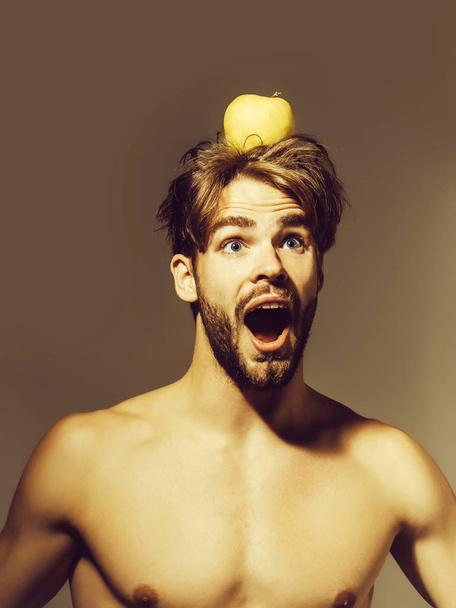 Man with apple on head - 写真・画像