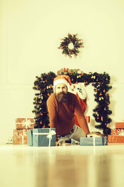 christmas bearded man with presents - Foto, imagen