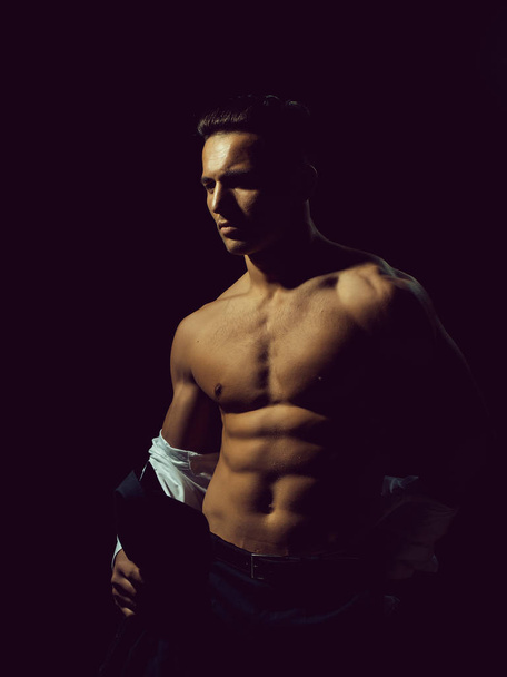Sexy muscular man - Foto, immagini
