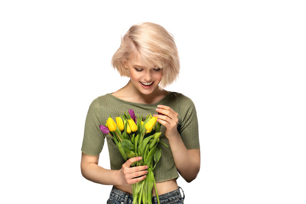 Woman holding flowers - Foto, imagen