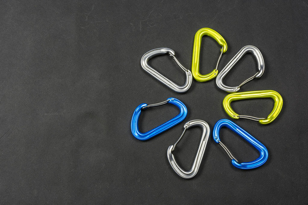 Different colors of climbing carabiners. - 写真・画像