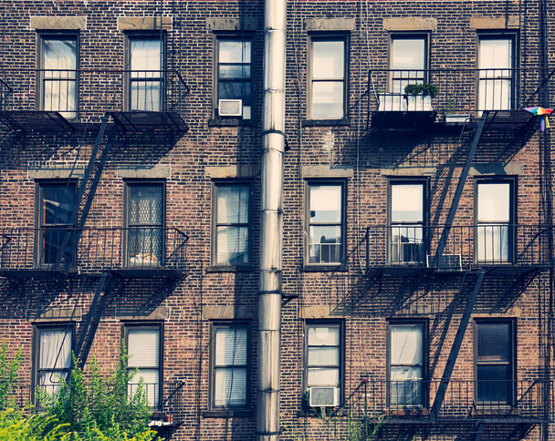 Старый фасад "Buiding" с Хай Лейн Парка на Манхэттене
 - Фото, изображение