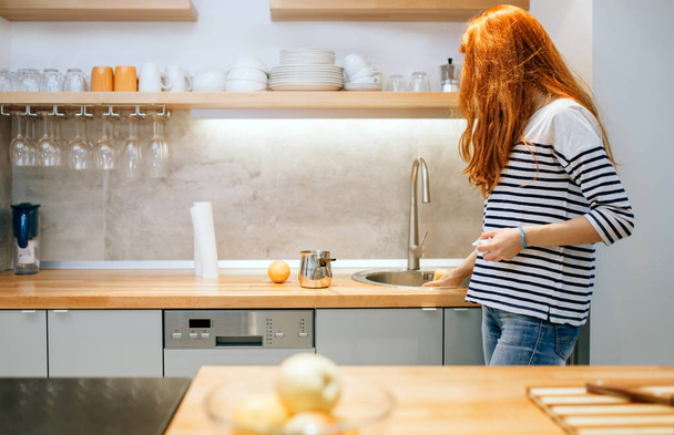 Woman keeping kitchen tidy and clean - 写真・画像