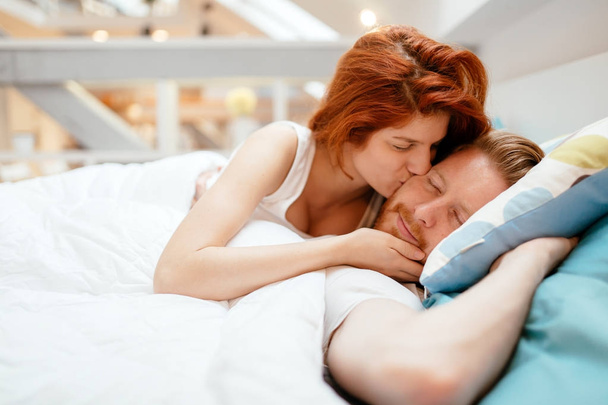 Beautiful couple romance in bed - Foto, afbeelding