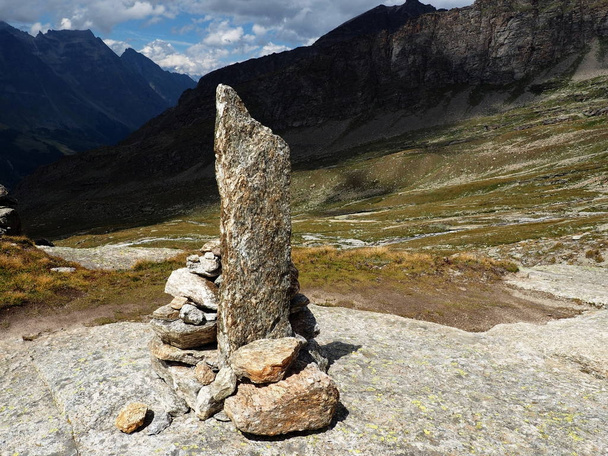 The Viewpoint Near Rock Cairn Marking a Hiking Route to the Peaks of the National Park Gran Paradiso in North Italy Close to the Border with Switzerland and France - Fotoğraf, Görsel