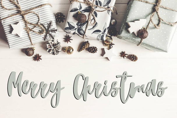 Merry christmas szöveg, szezonális üdvözletet kártyát jele. lapos feküdt. St - Fotó, kép