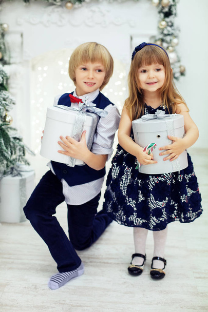 His brother and sister received gifts. The concept of Christmas. - Photo, Image