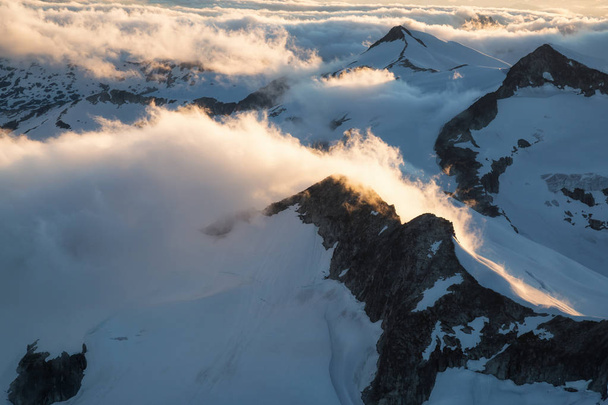 Aerial landscape view of Tantalus Range. Taken near Squamish North from Vancouver, British Columbia, Canada. - 写真・画像