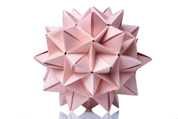 Spiky bola origami modelo
 - Foto, Imagen